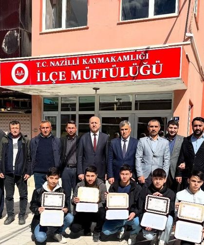 Nazilli’de hafızlık eğitimini tamamlayan öğrencilere belgeleri takdim edildi