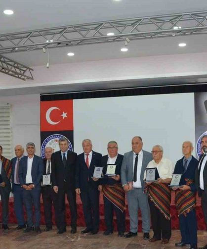 Söke’de yılın ahileri seçilen esnaflar ödüllerini aldı