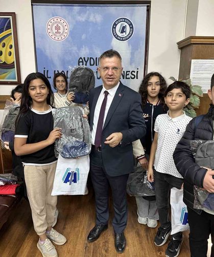 Aydın İl Halk Kütüphanesi'nden öğrencilere çanta hediyesi