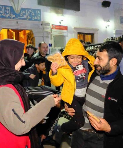 Kuyucak Belediyesi Kadir Gecesi'nde vatandaşları unutmadı