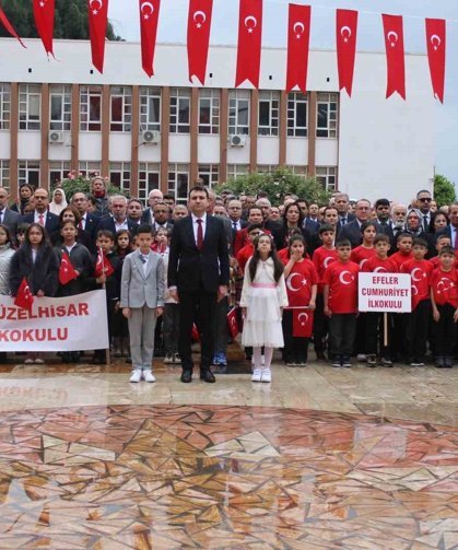 Aydın'da 23 Nisan kutlamaları çelenk sunumuyla başladı