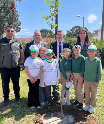 Bozdoğan Hükümet Konağı Bahçesinde çocuklarla fidan dikimi yapıldı