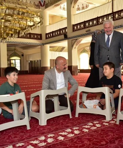 Vali Varol, yaz Kur'an kursundaki öğrencilerle buluştu