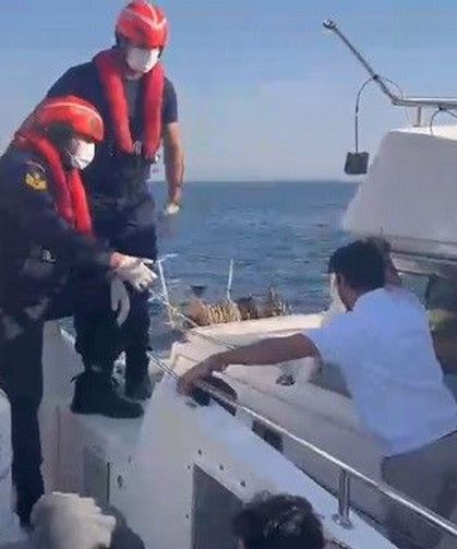 Aydın'da 17 düzensiz göçmen kurtarıldı, 1 göçmen kaçakçısı şüphelisi yakalandı