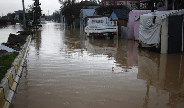 Aydın Ilıcabaşı´nda evleri su bastı, vatandaşlar yardım istedi