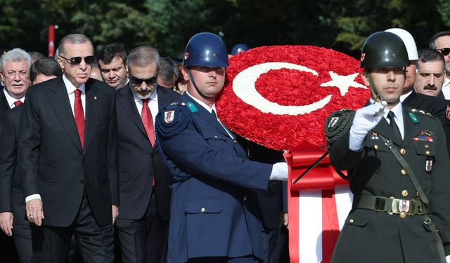 Devlet erkanı Atatürk'ün huzurunda