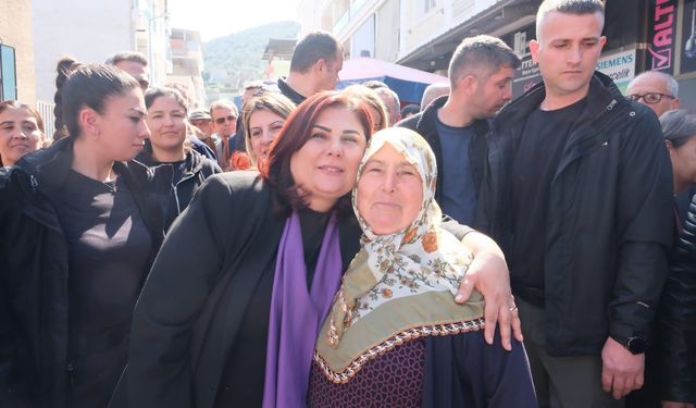 Başkan Çerçioğlu Koçarlı pazarında vatandaşlarla buluştu