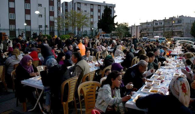 Kuşadası Belediyesi'nden Ramazan ayında 15 bin kişilik iftar yemeği