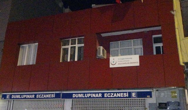 Kendisini muayene eden doktoru "elektrikli çaydanlık" ile dövdü