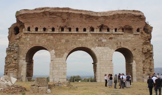 Tralleis Antik Kenti ziyarete açılmak için gün sayıyor