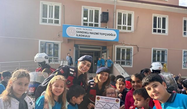 Jandarma ekipleri Dünya Çocuk Günü’nü kutladı