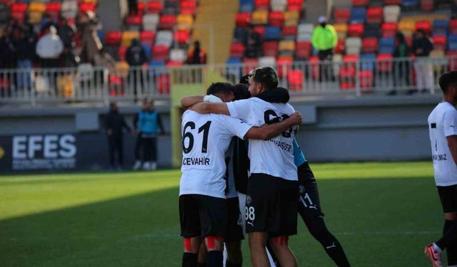 Kuşadasıspor, Bornova 1877’yi 4 golle geçti