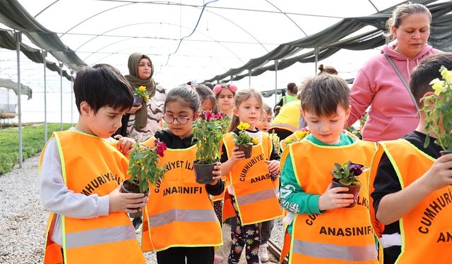 Minik öğrenciler doğa sevgisini öğreniyor