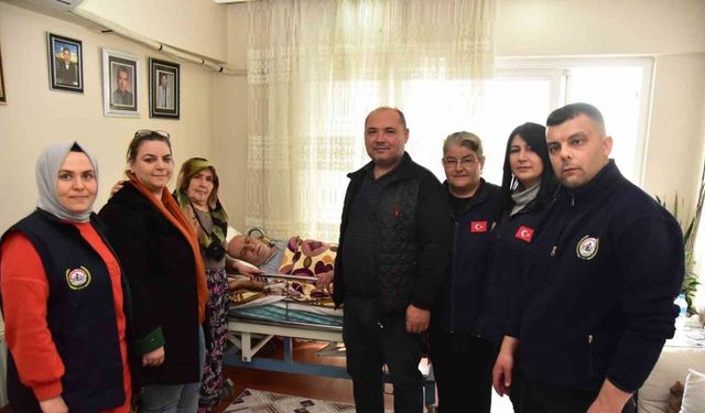 Yaşlı kadının yardımına Başkan Kaya yetişti