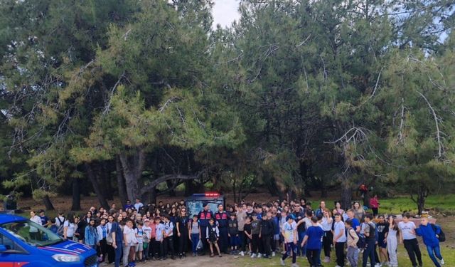 Jandarma personeli öğrencileri bilgilendirdi