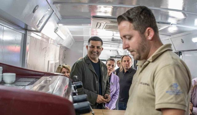 Kuşadalı gençler mobil barista otobüsüyle mesleki beceri kazandı
