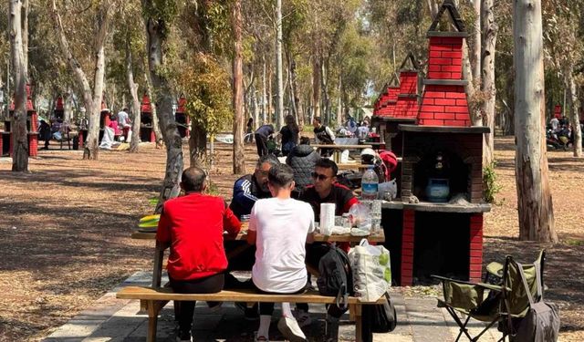 Kuşadası Sevgi Plajı, piknikçilerin yeni buluşma noktası oldu