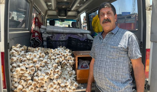 Minibüsüyle Evine Ekmek Götürüyor