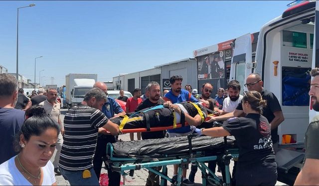 Ticari araç ile motosiklet çarpıştı 2 yaralı
