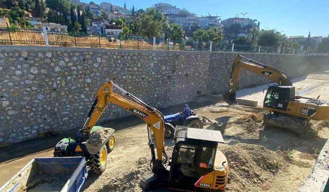 Söke Çayı’nda beklenen temizlik çalışmaları başladı