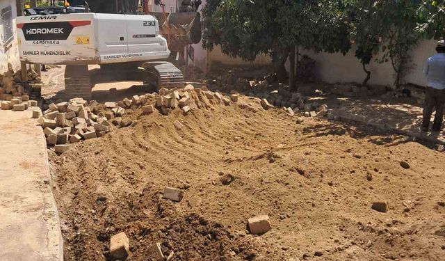 Sultanhisar’da yol yenileme çalışmaları devam ediyor