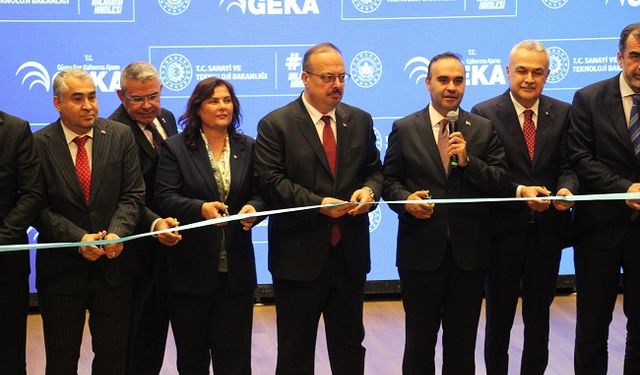 Sanayi ve Teknoloji Bakanı Kacır: "Aydın'ı Ege'nin parlayan yıldızı haline getirmeye devam edeceğiz