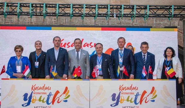 Kuşadası’ndan dünyaya barış, kardeşlik ve dostluk mesajları yollandı