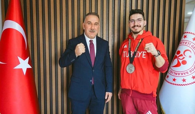 Müdür Yığmatepe, dünya ikincisi milli sporcuyu ağırladı