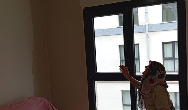 Apartman dairelerinin her yerinden su sızmaya başladı