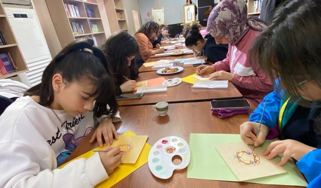 Gençler tezhip sanatını uygulamalı öğrendi