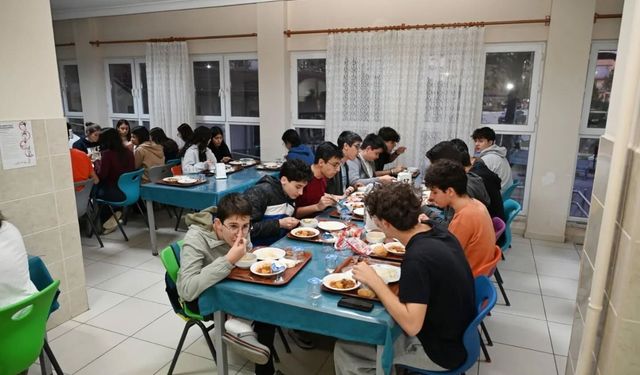 Öğrenciler iftar sofrasında bir araya geldi