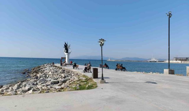 Kuşadası, Mart ayında yazı yaşadı