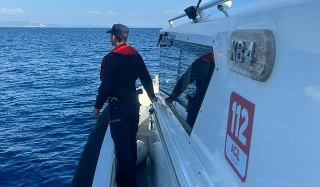 Yüzmek için denize giren şahısları, Sahil Güvenlik ekipleri kurtardı