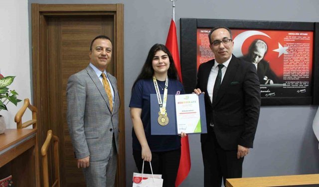 Aydınlı öğrenci uluslararası matematik olimpiyatında altın kazandı