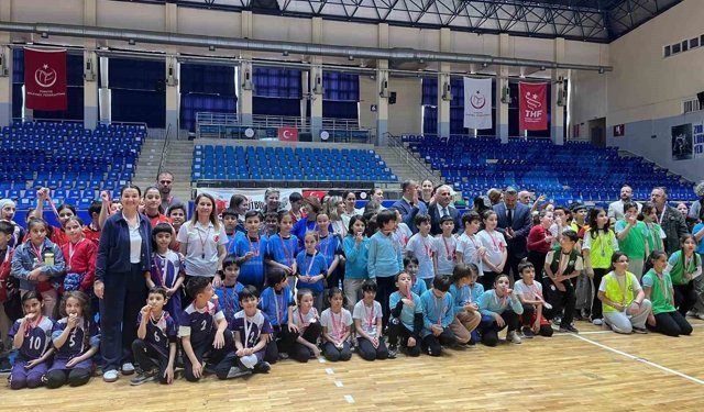 Efeler'de minikler sporla buluştu