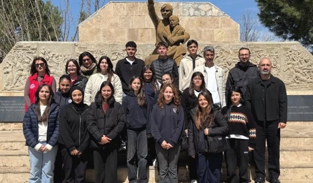 Köşklü öğrenciler şehitleri unutmadı