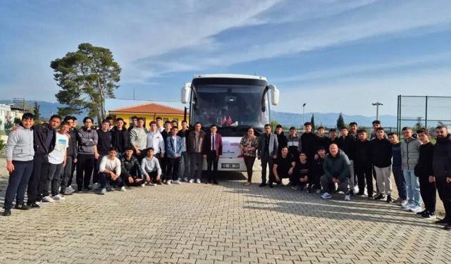 Yenipazarlı öğrenciler Çanakkale'ye uğurlandı