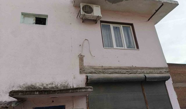 Balkonu çöken bina mühürlendi