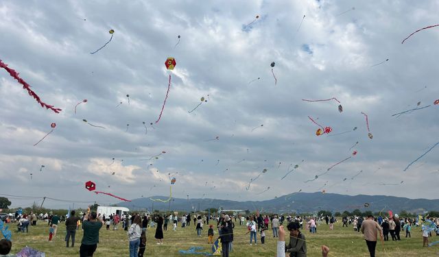 Büyükşehrin şenliğinde gökyüzü renklendi