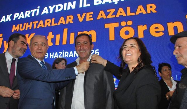 Aydın'da 391 muhtar ve 619 aza AK Parti rozeti taktı
