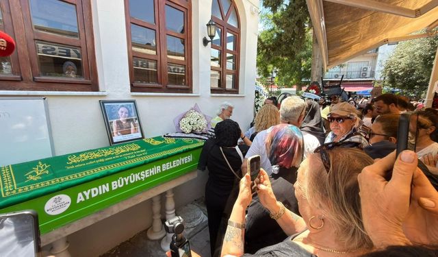 Ünlü oyuncu Ece İrtem, Aydın'da toprağa verildi