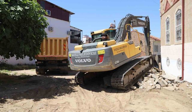Nazilli'de yol yenileme çalışmaları sürüyor