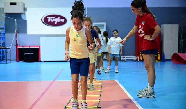 Aydın Büyükşehir'in ücretsiz voleybol kurslarına yoğun ilgi