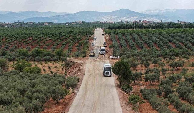 Karacasu'da 20 kilometrelik yolda sathi kaplama çalışmaları başladı