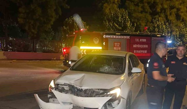 Otomobil ile motosiklet kafa kafaya çarpıştı