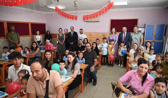 Aydın'da okula ilk adım atan minikler yalnız kalmadı