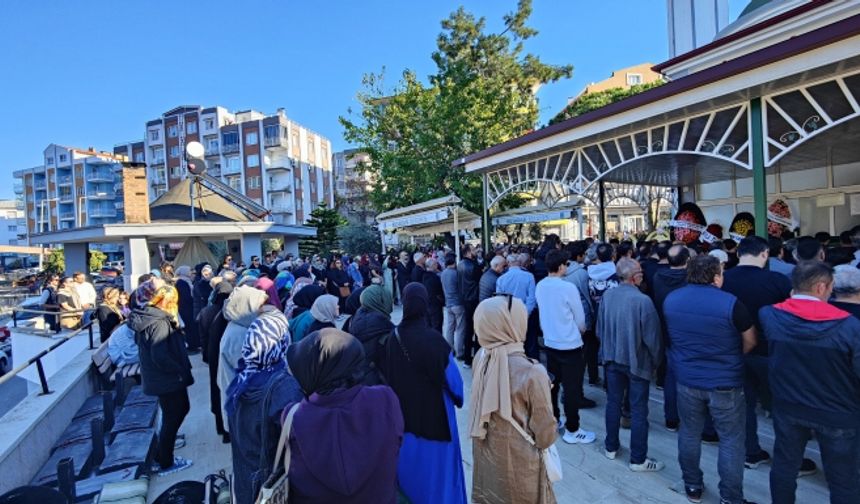 Sosyal Medya Fenomeni Parlak, gözyaşları içinde son yolculuğuna uğurlandı