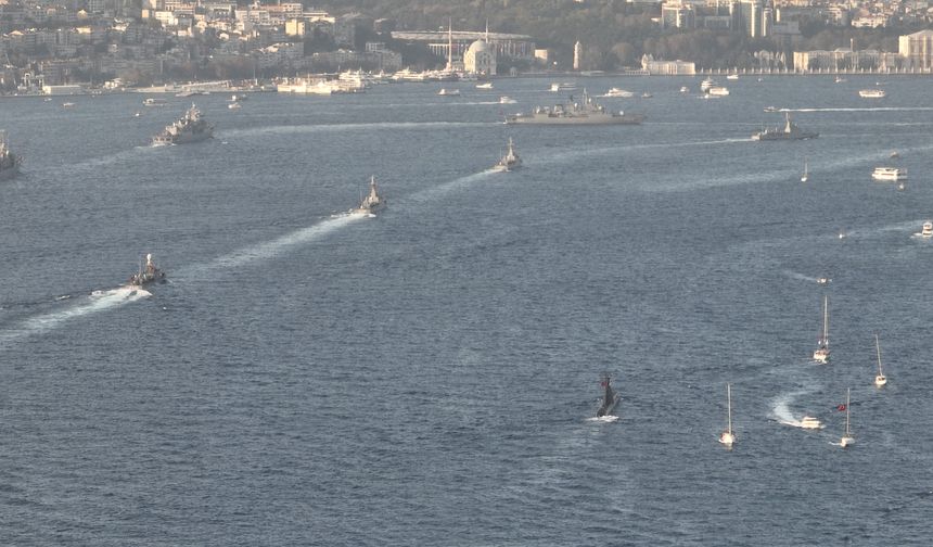 Türk donanmasının İstanbul Boğazı´ndan geçişi havadan görüntülendi