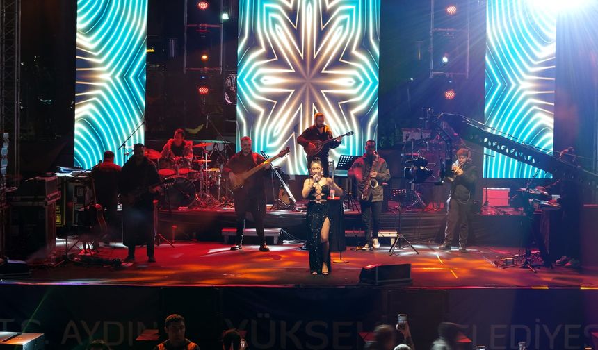 Aydın'da Kadınlar Günü konseri coşkusu