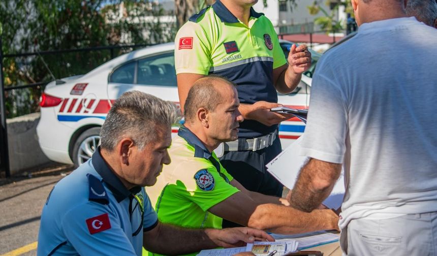 Kuşadası’nda okul servisleri denetlendi